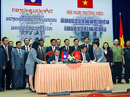 ກອງປະຊຸມຂັ້ນສູງປະຈຳປີລະຫວ່າງແຂວງ ກວາງນາມ ແລະ ເຊກອງ 2013